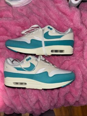 Nike Teal & White Air Max Sneakers Dusty cactus women’s size 10
